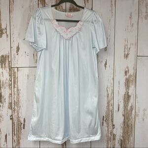 Simply Basic, Silky Nighty. Vintage. Similar to a size Small/Medium!